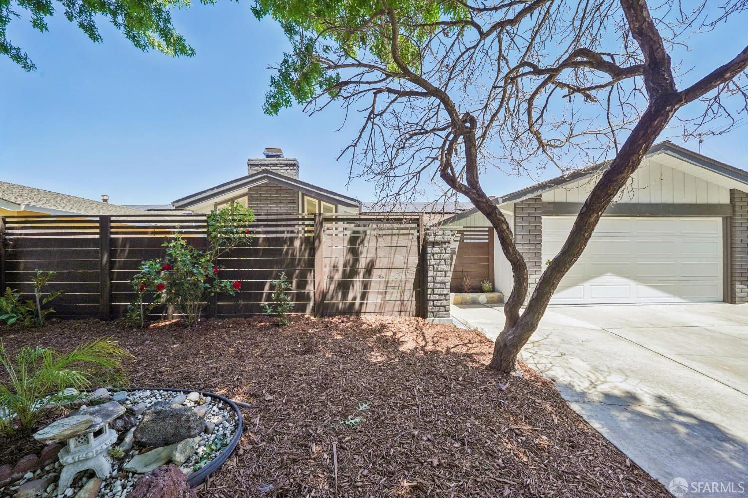 967 Bidwell Avenue