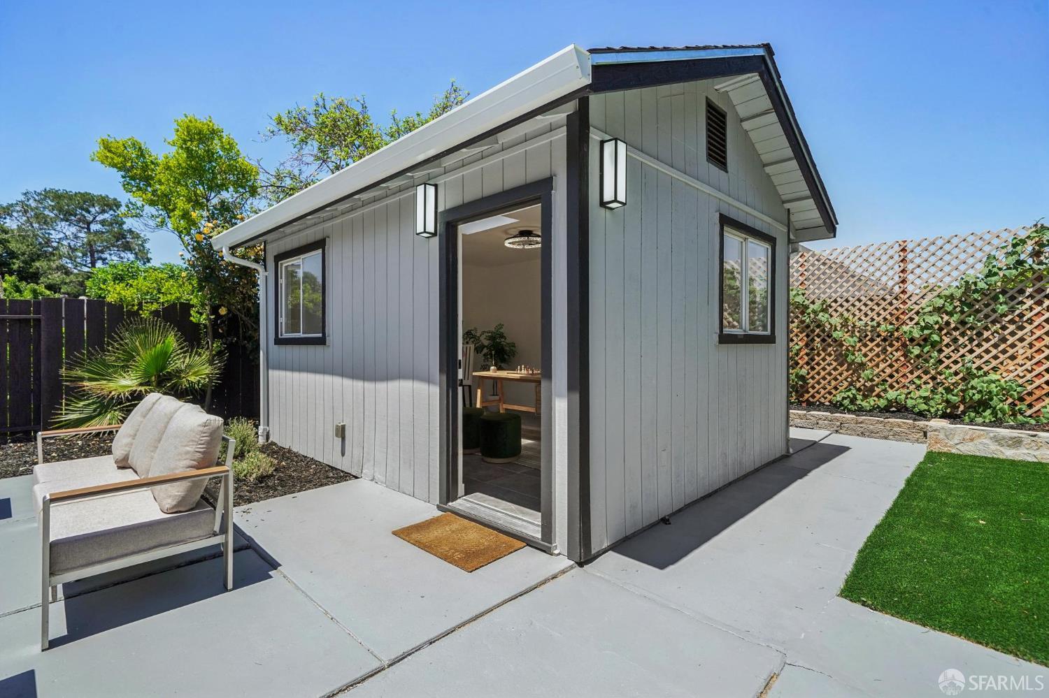 967 Bidwell Avenue