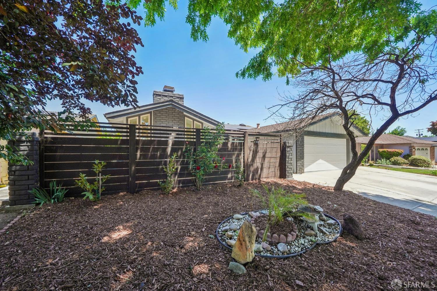 967 Bidwell Avenue