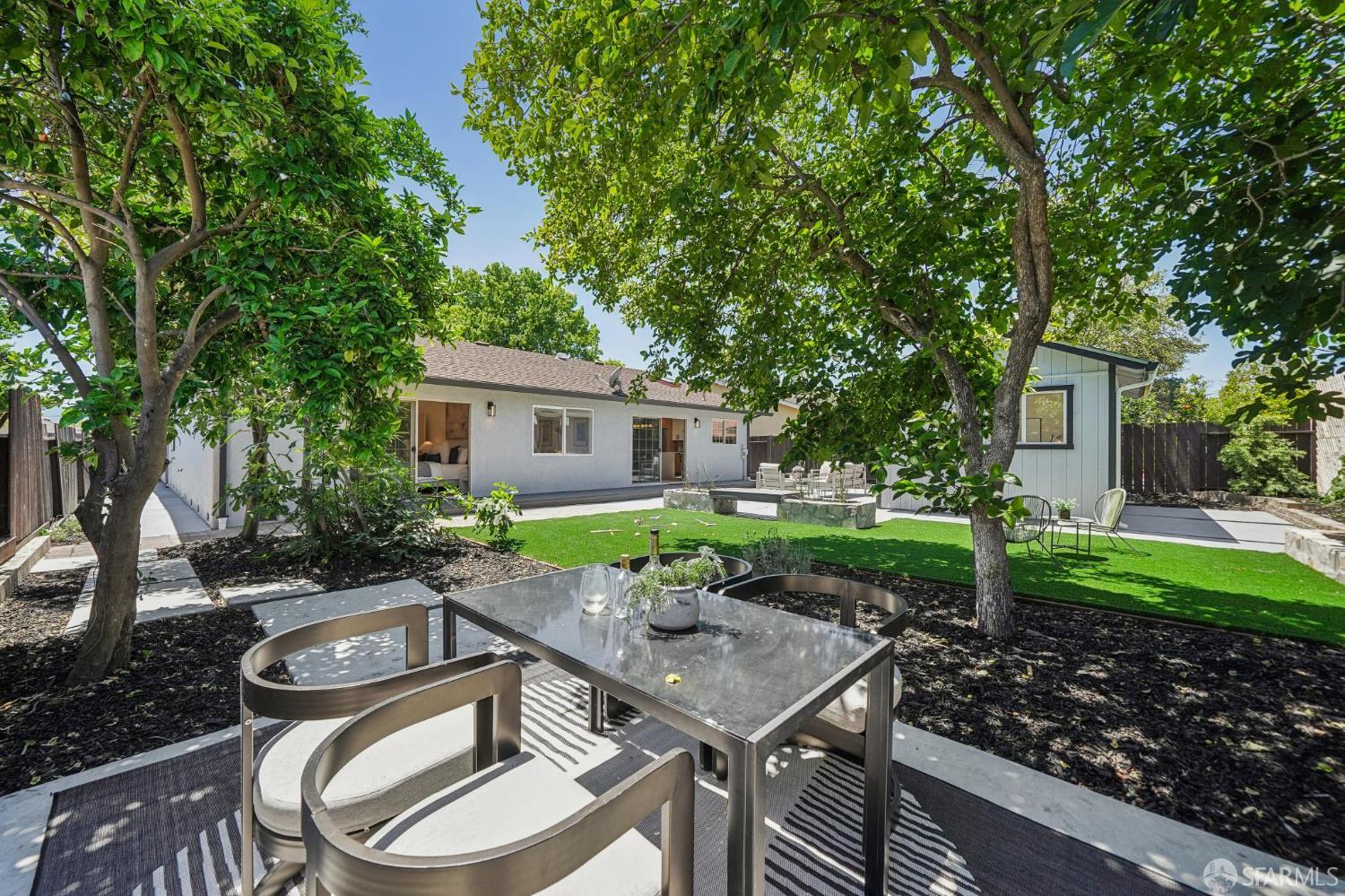 967 Bidwell Avenue
