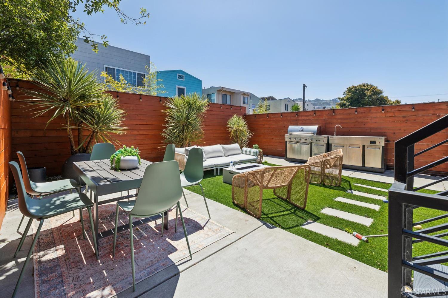 923 Edinburgh Street