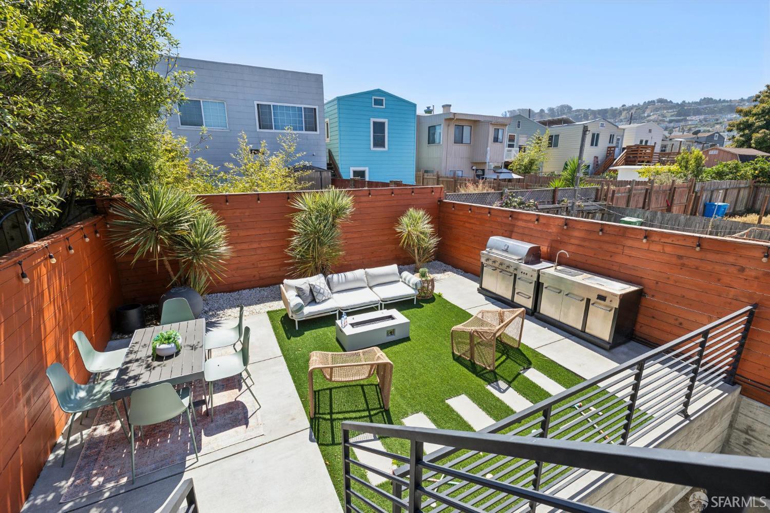 923 Edinburgh Street