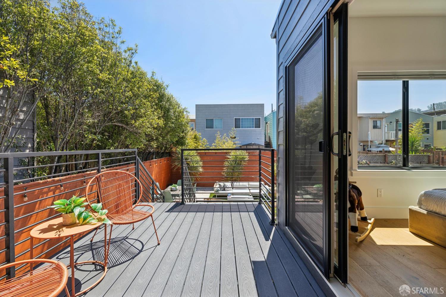923 Edinburgh Street