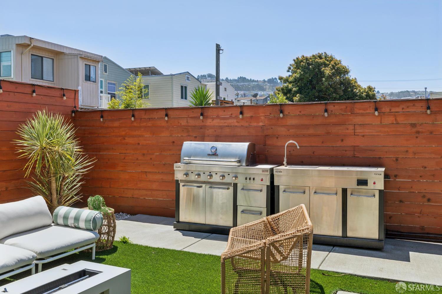 923 Edinburgh Street