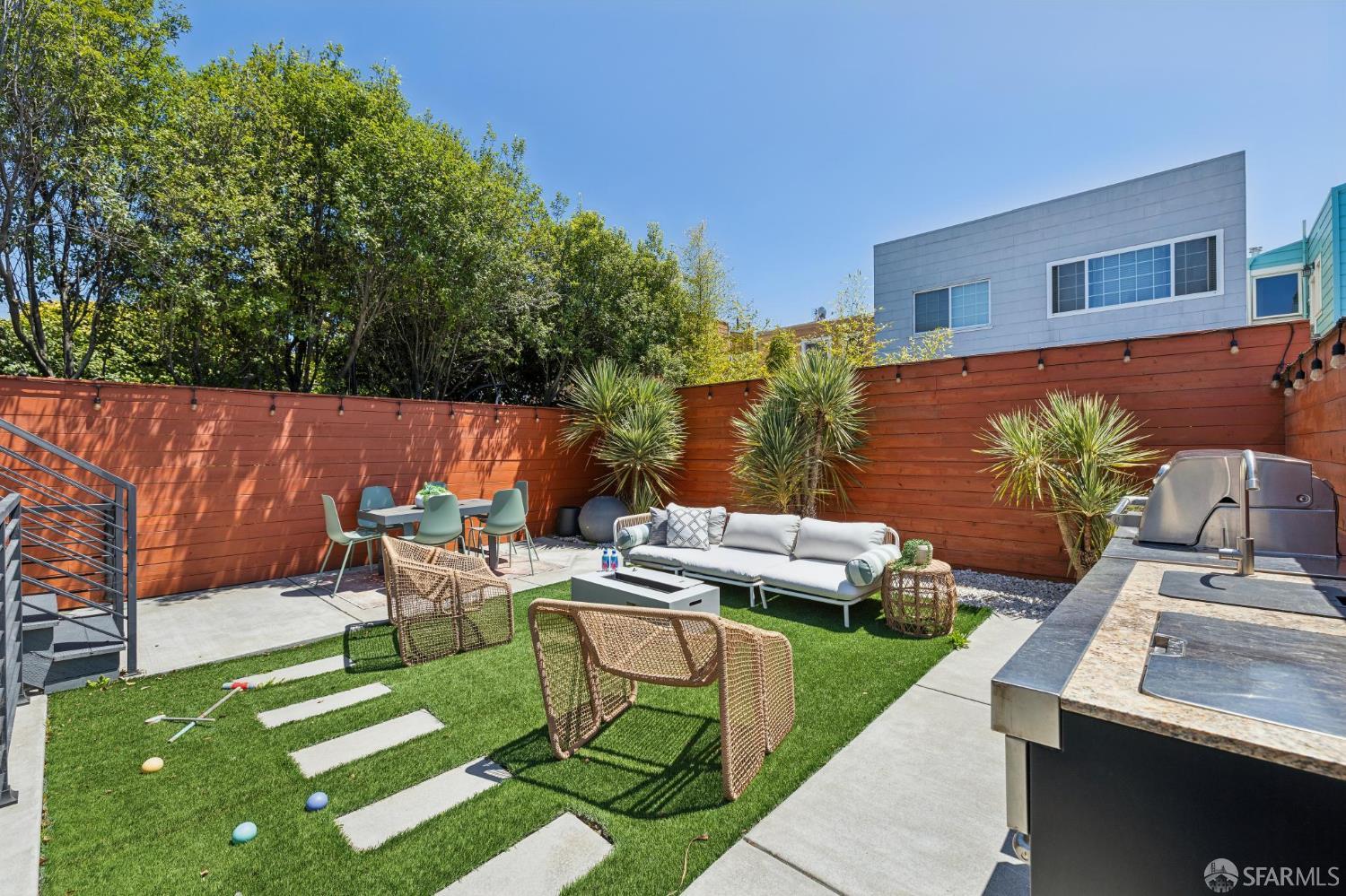 923 Edinburgh Street