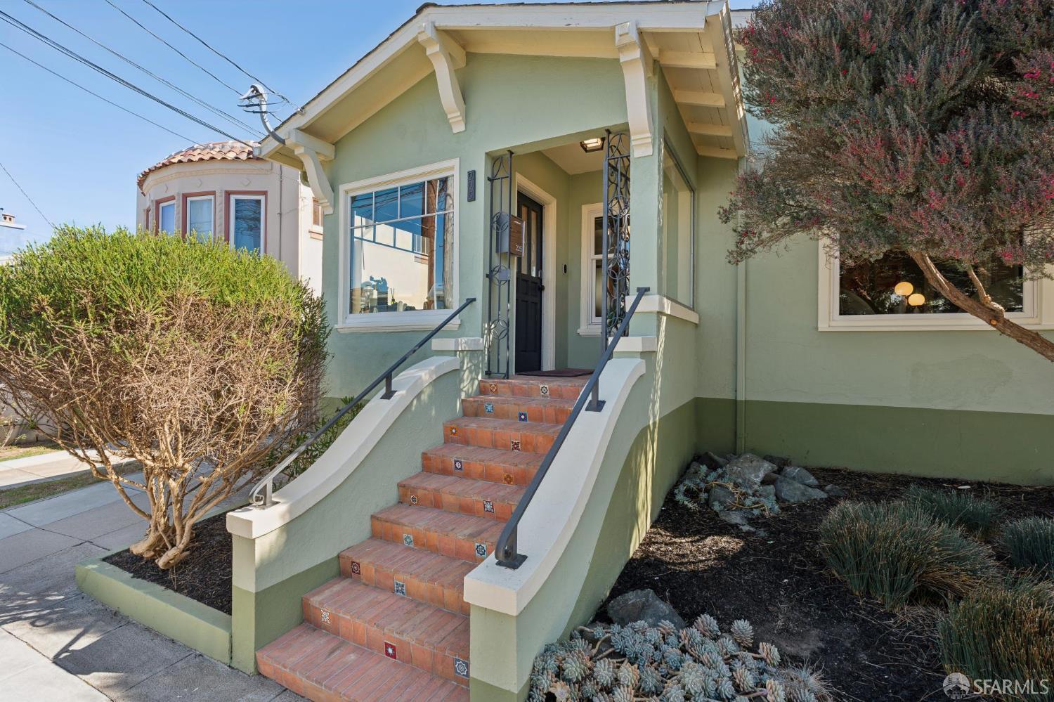 225 Naylor Street