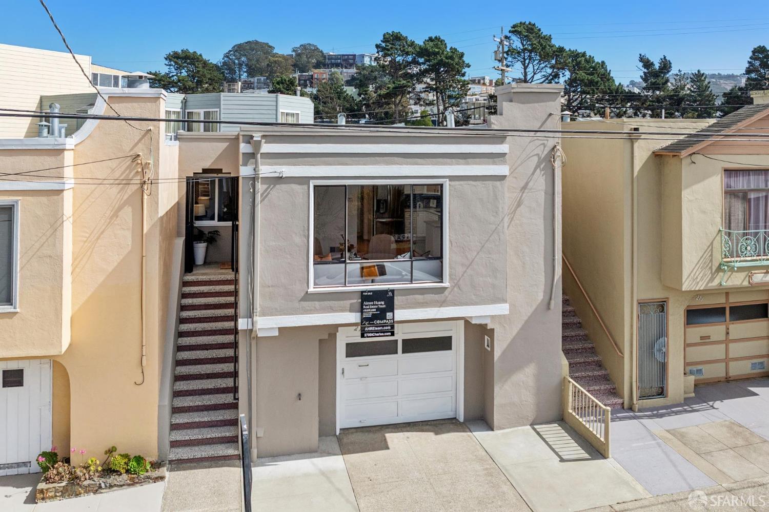 279 St Charles Avenue