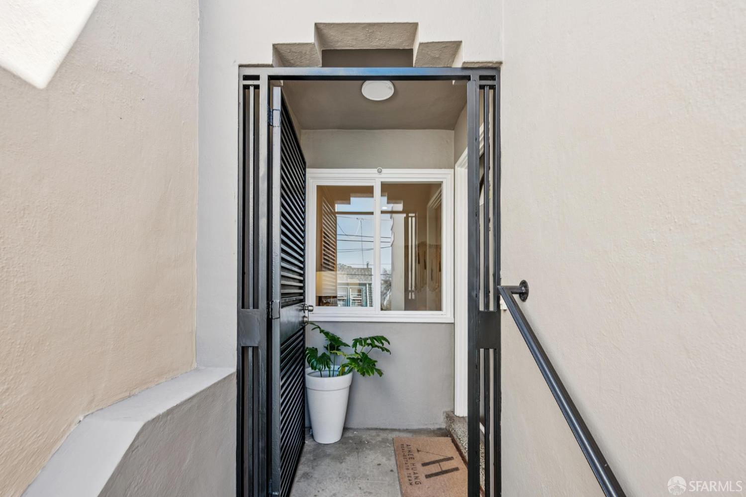 279 St Charles Avenue