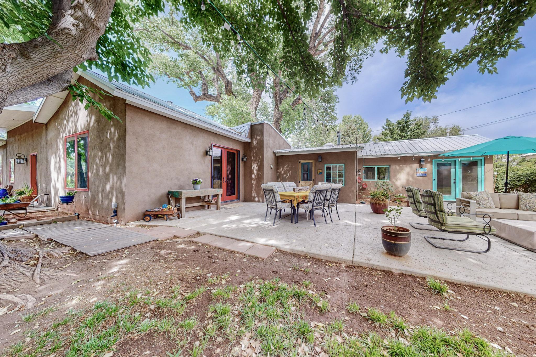 255 Willow Road NW