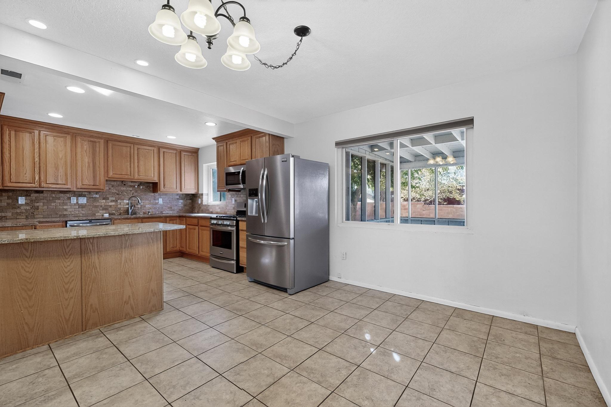 8802 Candelaria Road NE