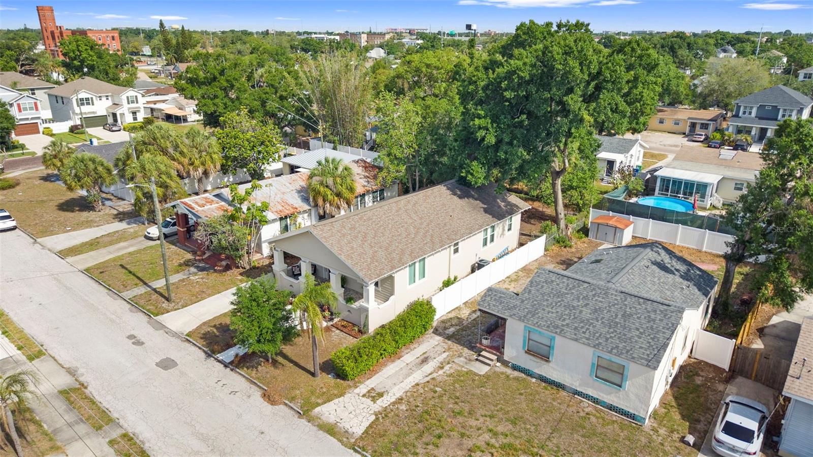 1917 W LEMON ST