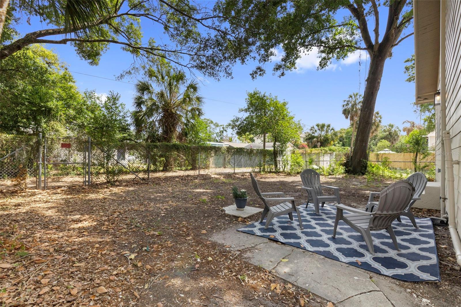1917 W LEMON ST