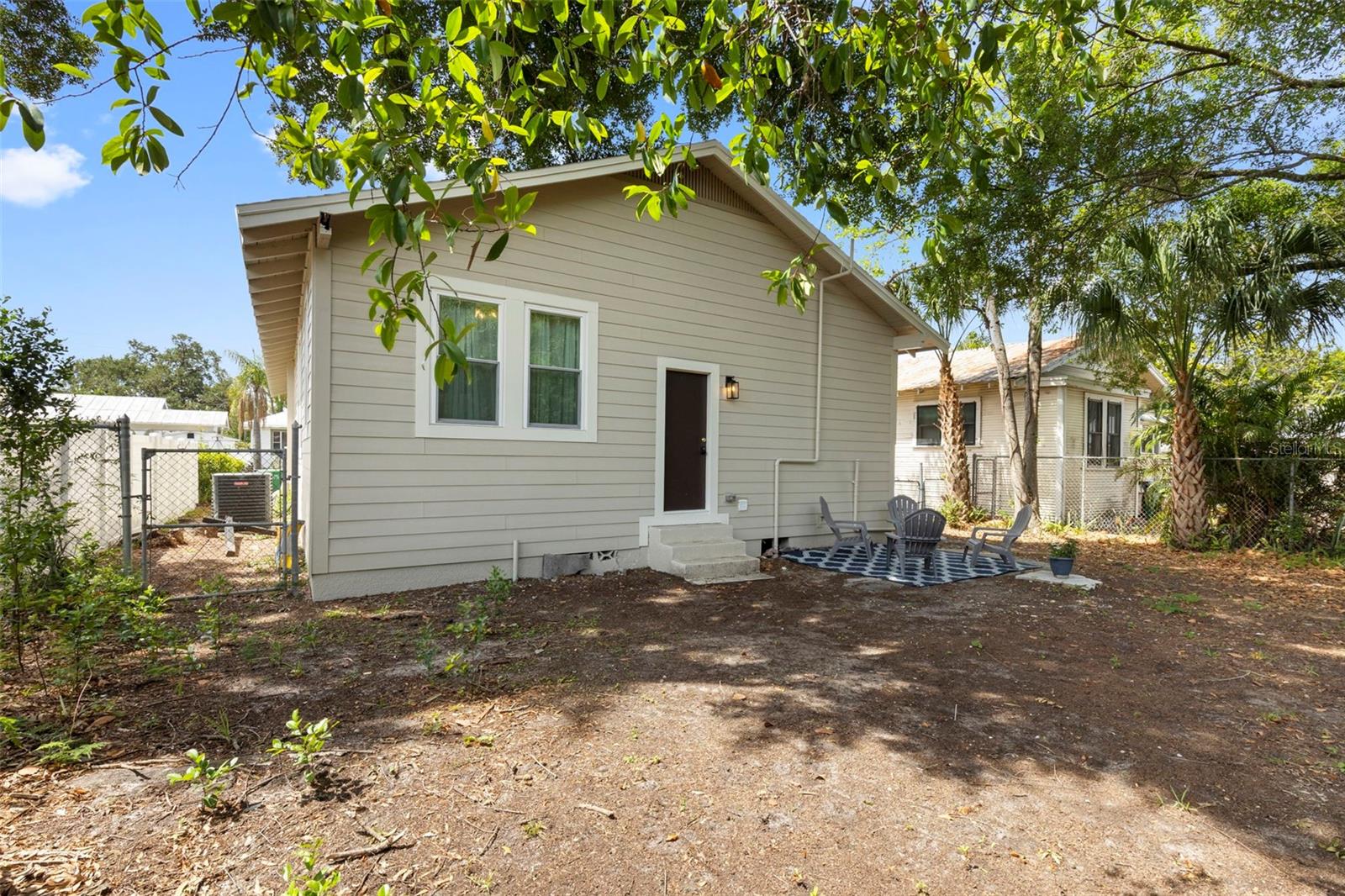 1917 W LEMON ST
