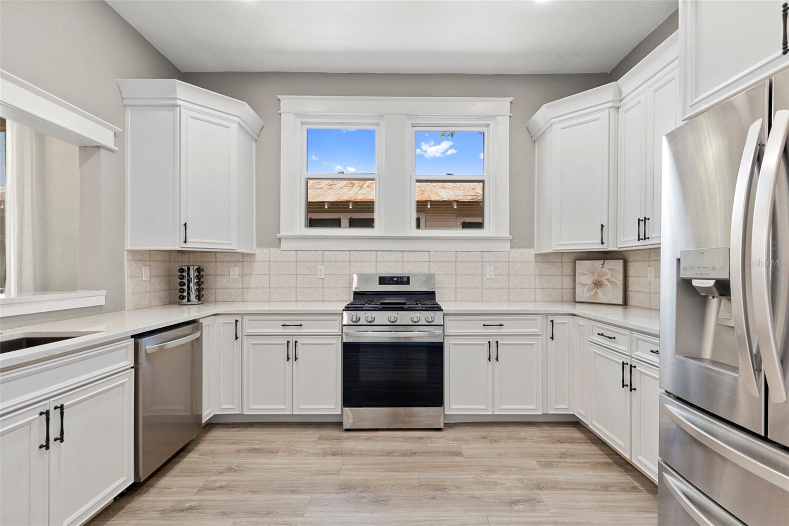 1917 W LEMON ST