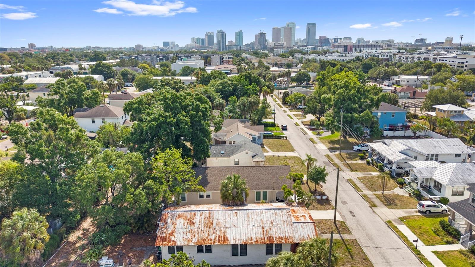 1917 W LEMON ST