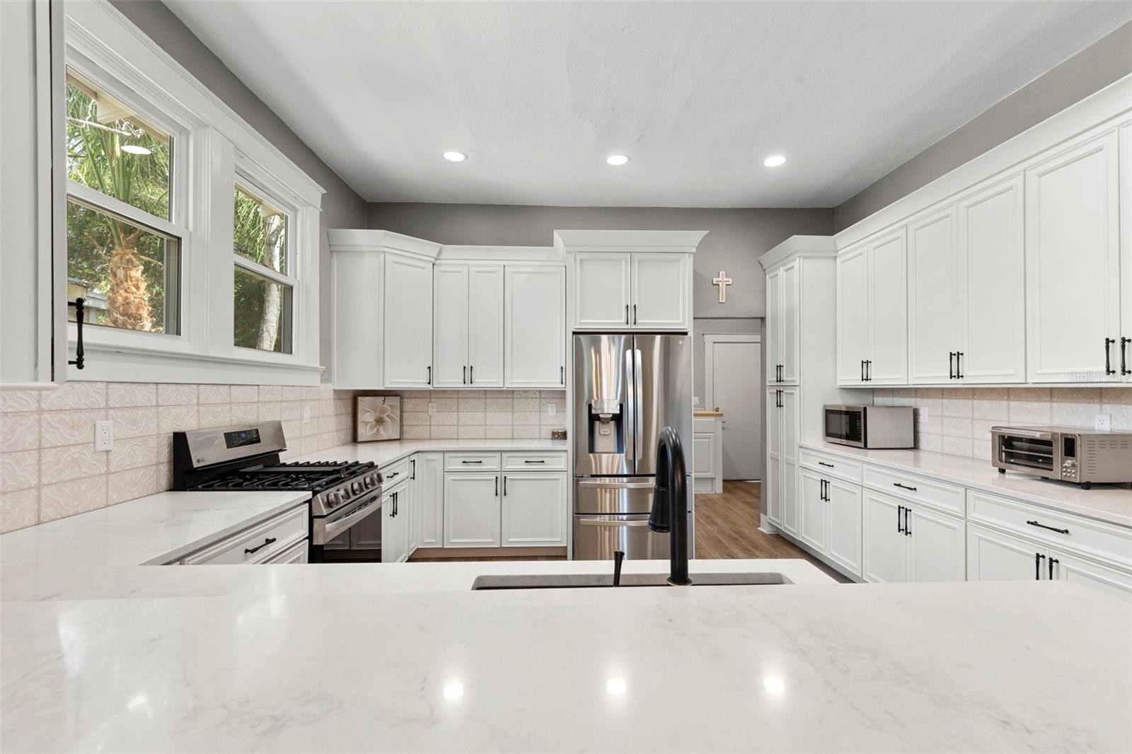 1917 W LEMON ST