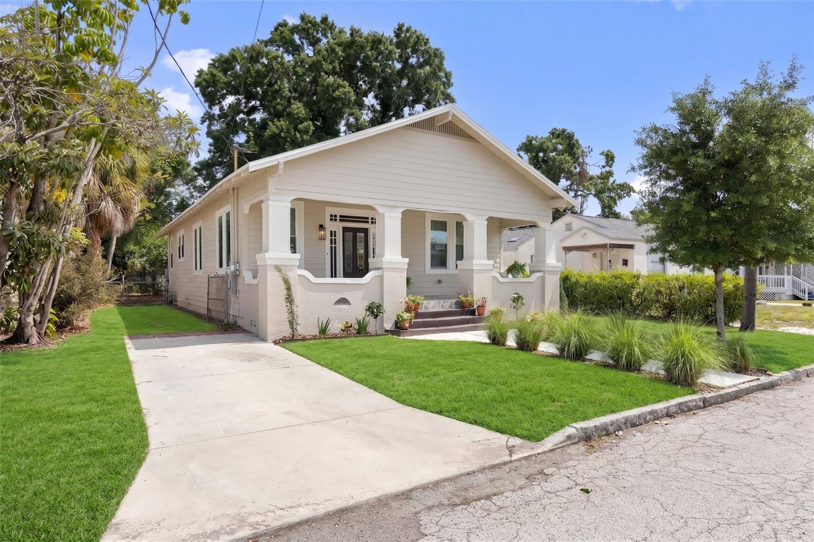 1917 W LEMON ST