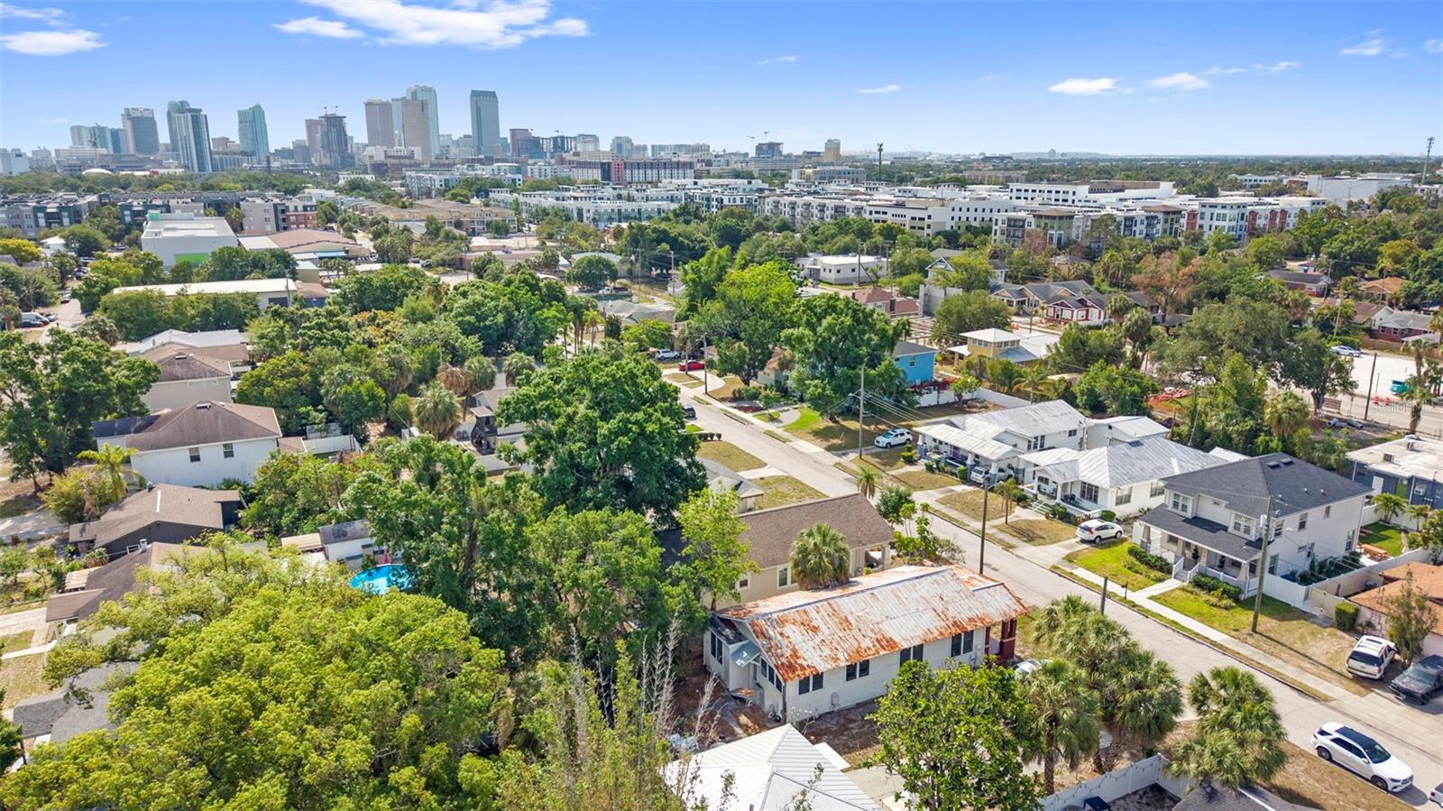 1917 W LEMON ST