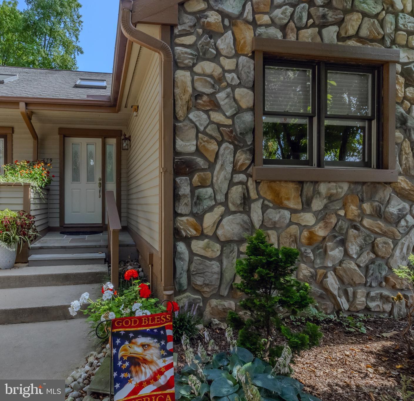 679 Heatherton Ln
