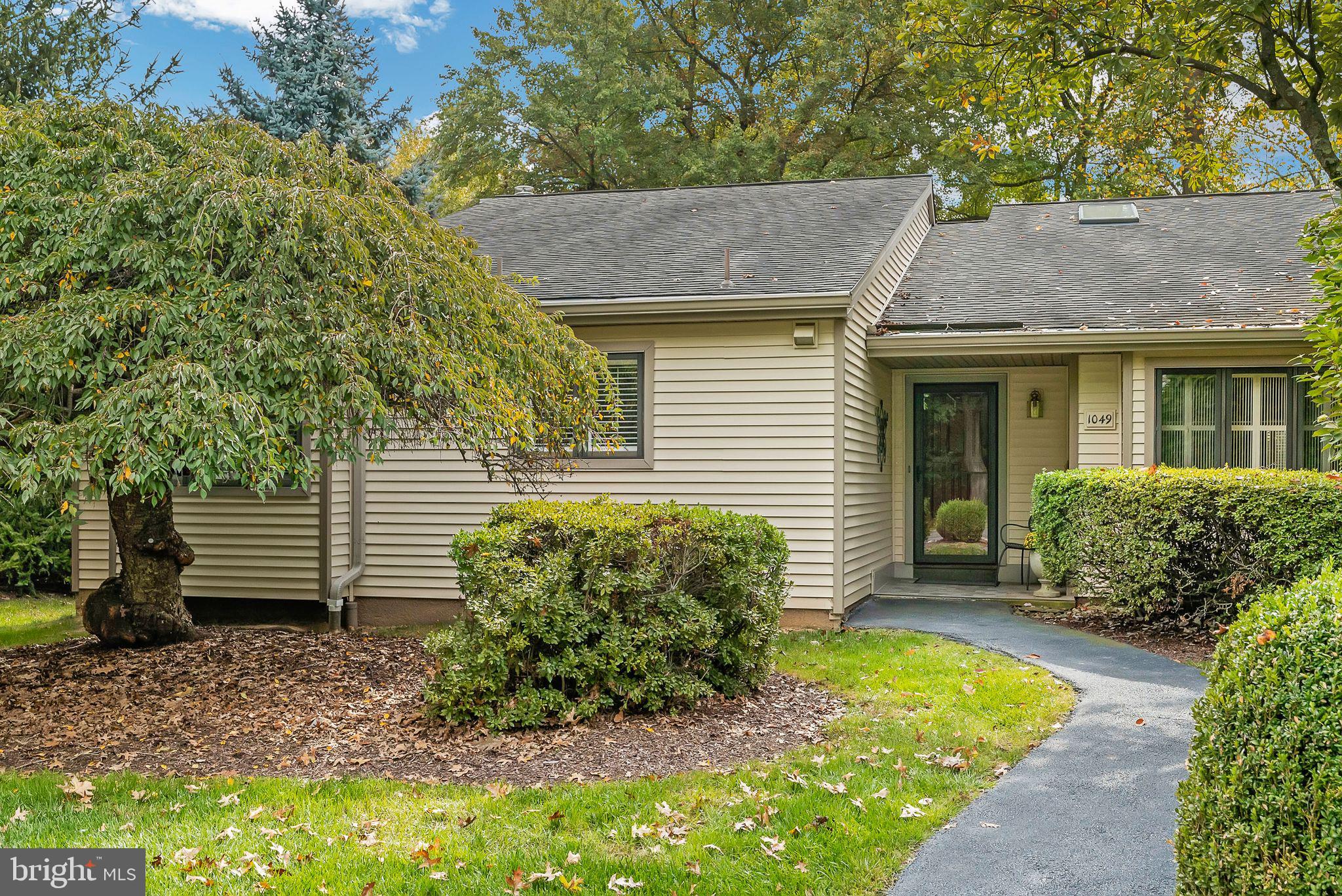 1049 Kennett Way