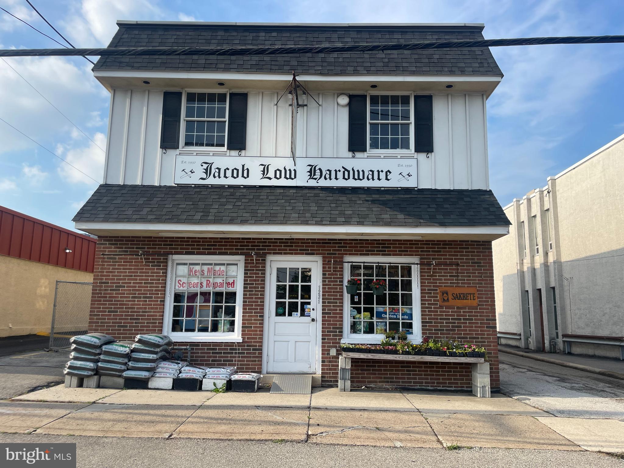 1231 W CHESTER PIKE