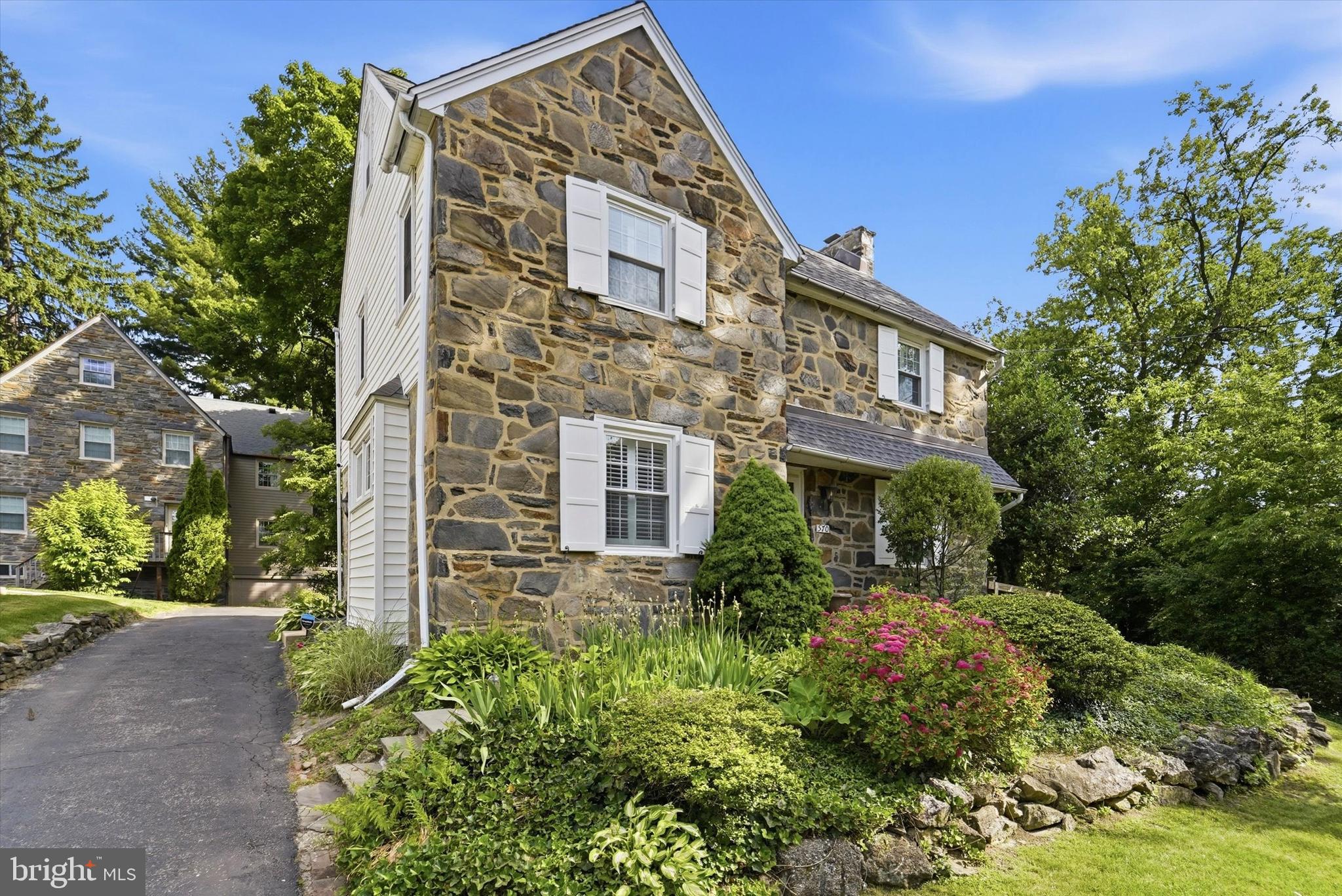 570 STRATHMORE ROAD