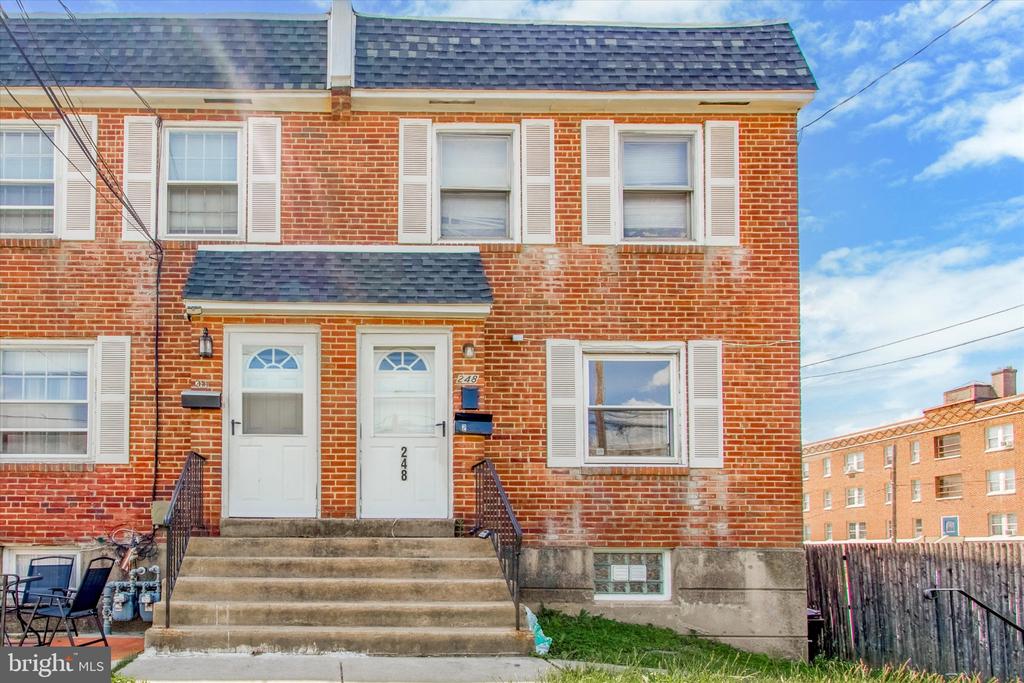 248 N WYCOMBE AVENUE