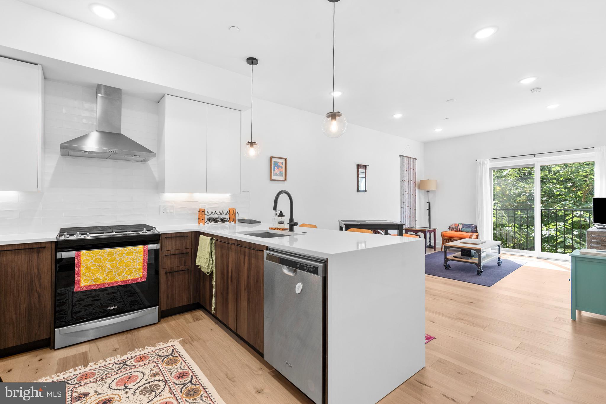 1723 FRANCIS STREET 2H