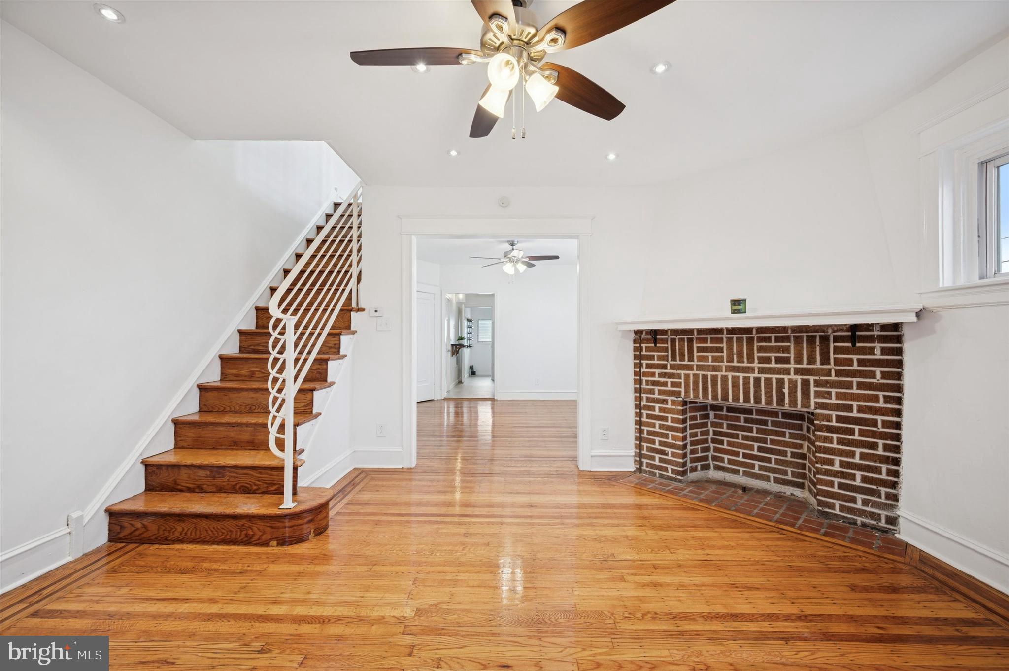 5648 N WARNOCK STREET