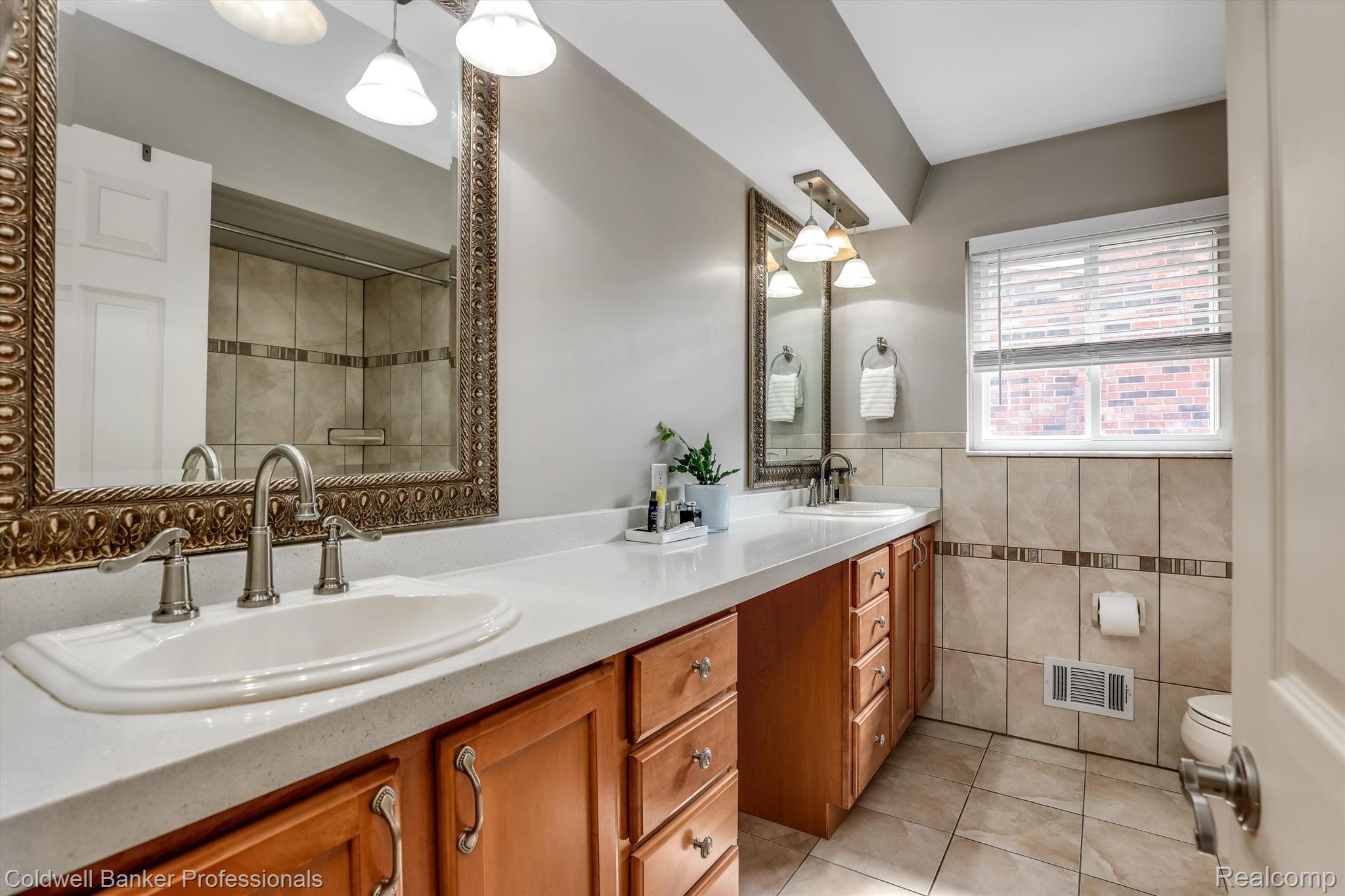 23248 ROBERT JOHN Street