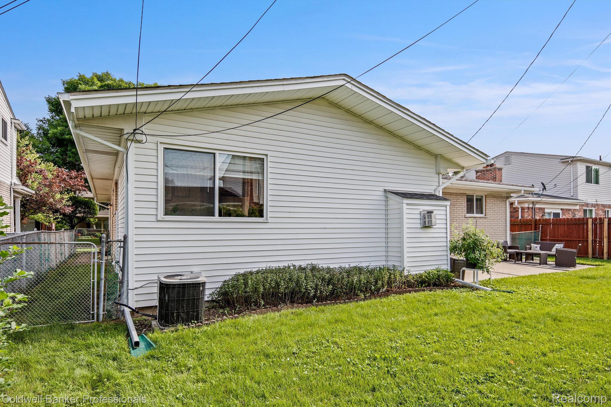 23248 ROBERT JOHN Street
