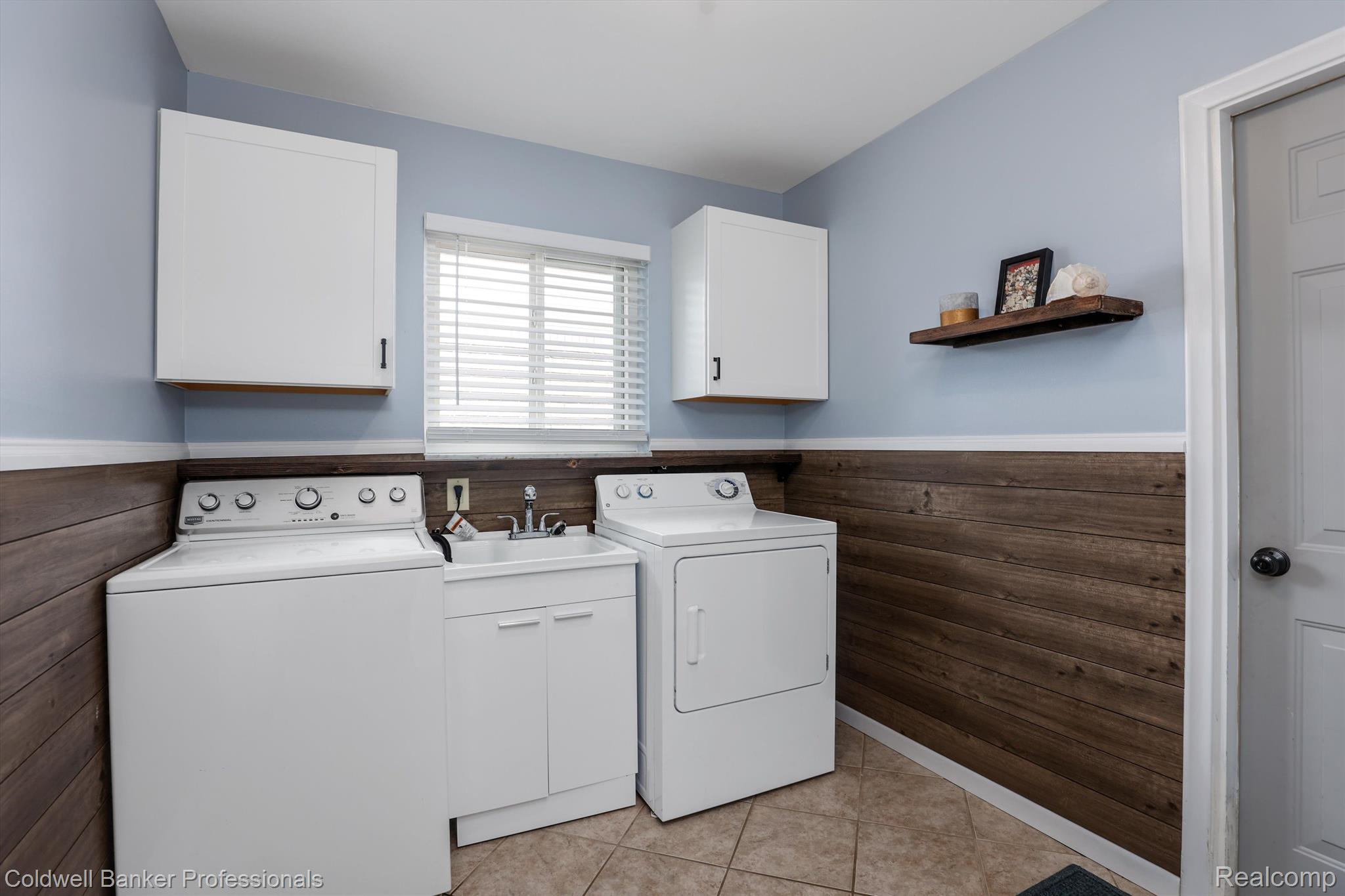 23248 ROBERT JOHN Street