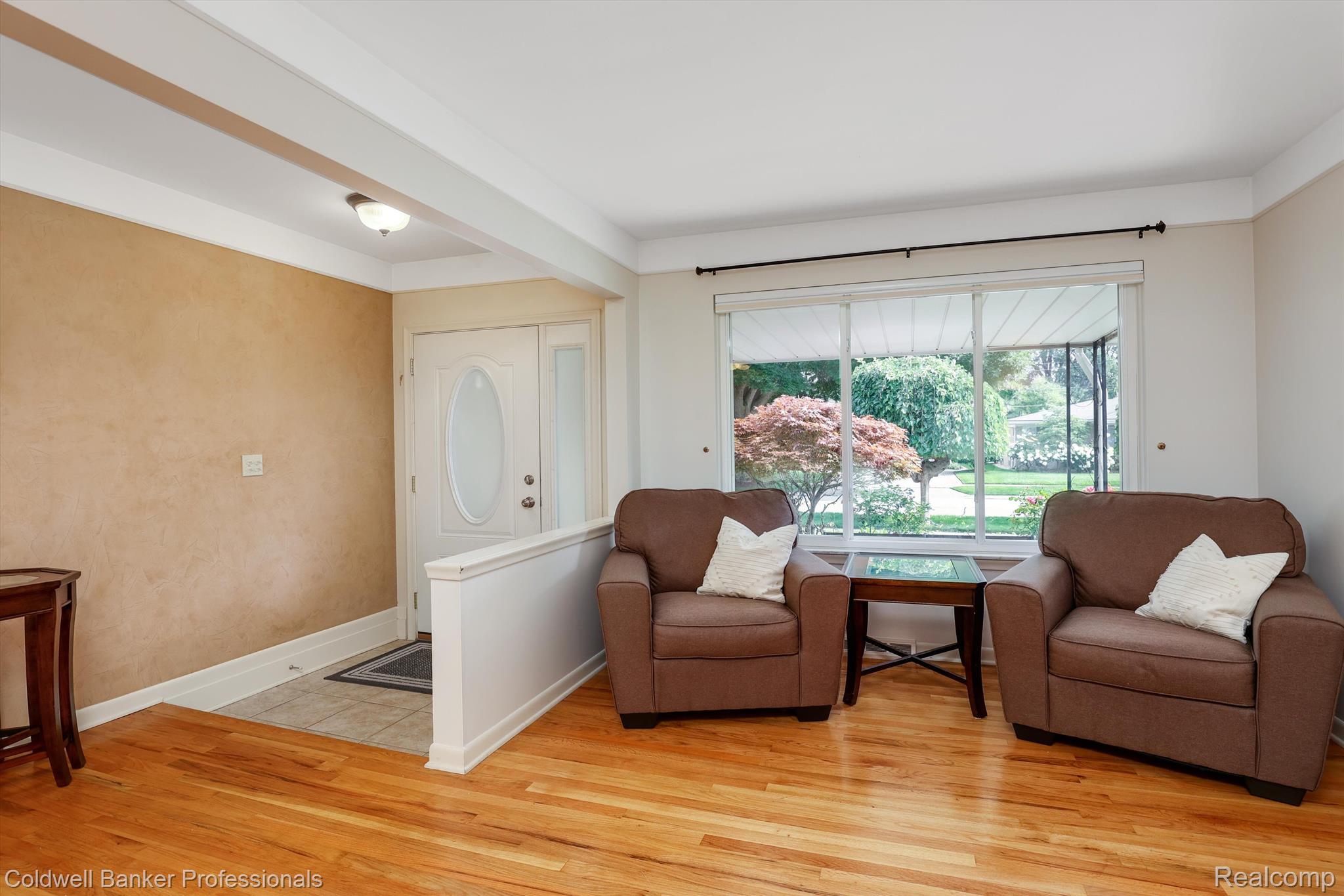 23248 ROBERT JOHN Street
