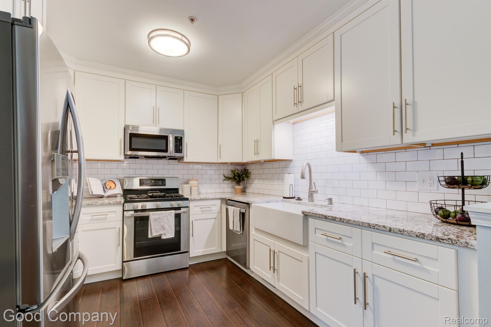 23952 WOODWARD Avenue