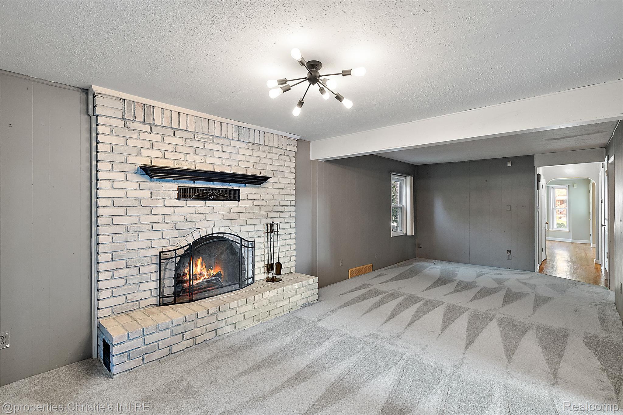 1591 CATALPA Drive