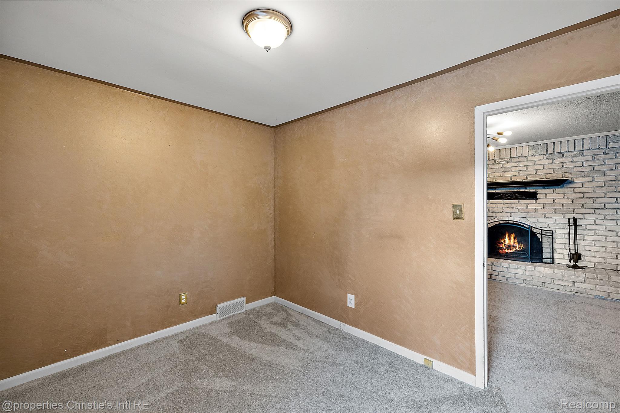 1591 CATALPA Drive