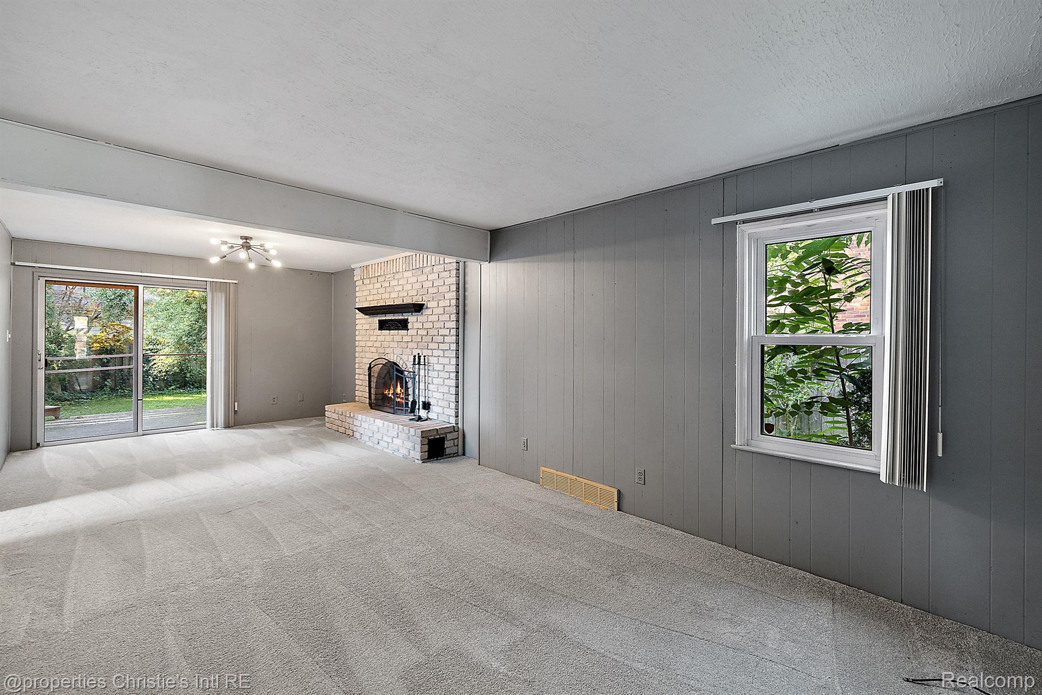 1591 CATALPA Drive