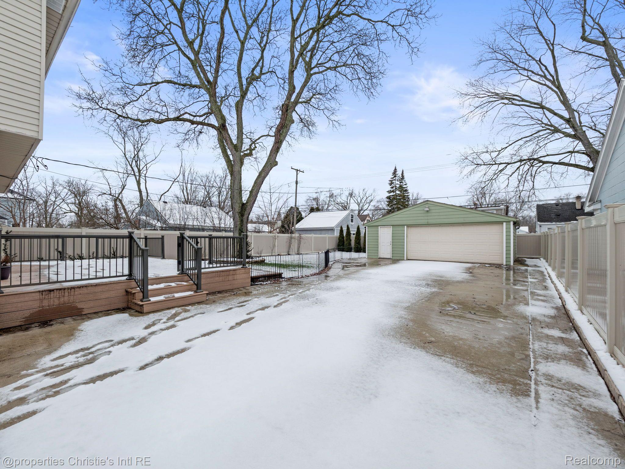 3605 LINWOOD Avenue