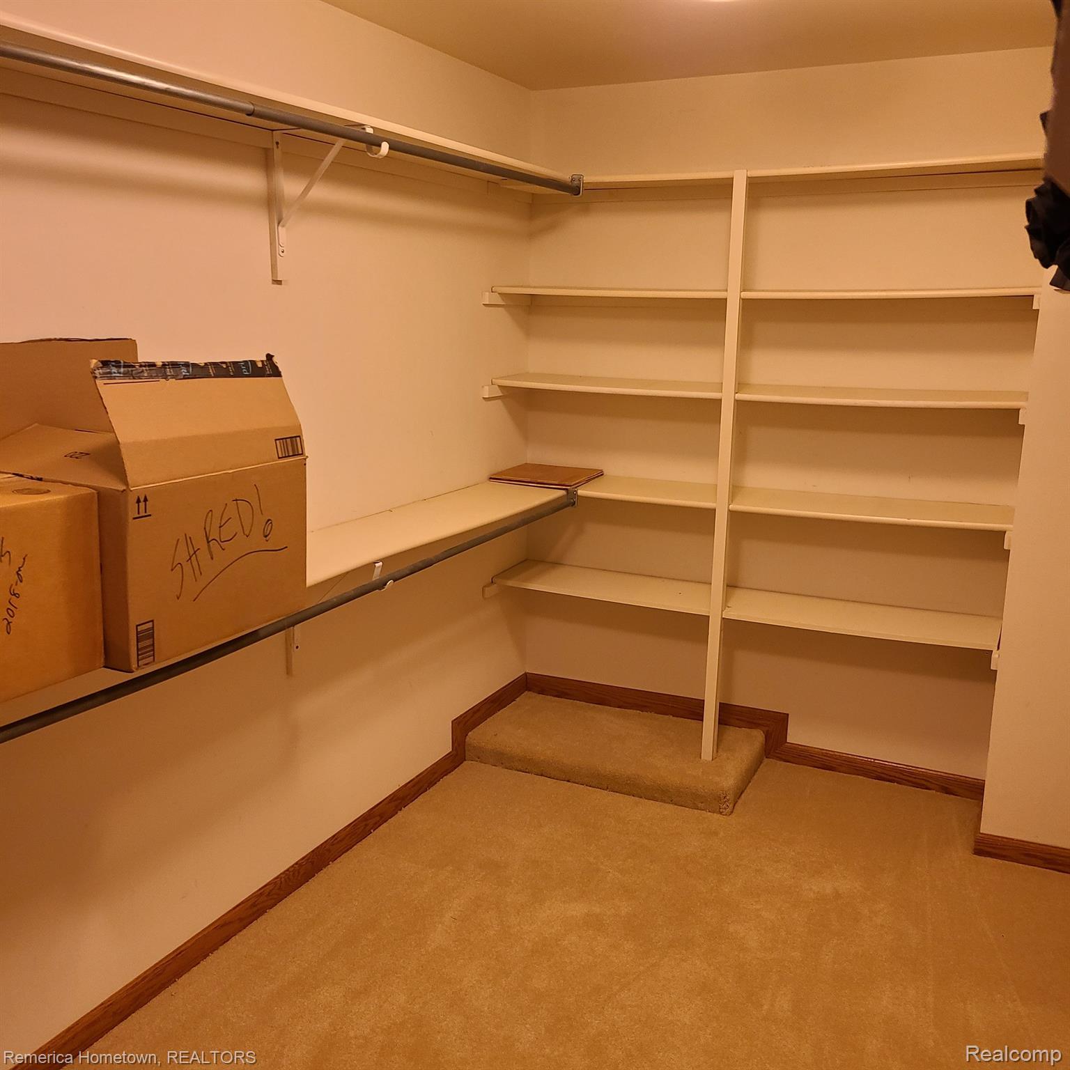 700 HEATHERIDGE Court