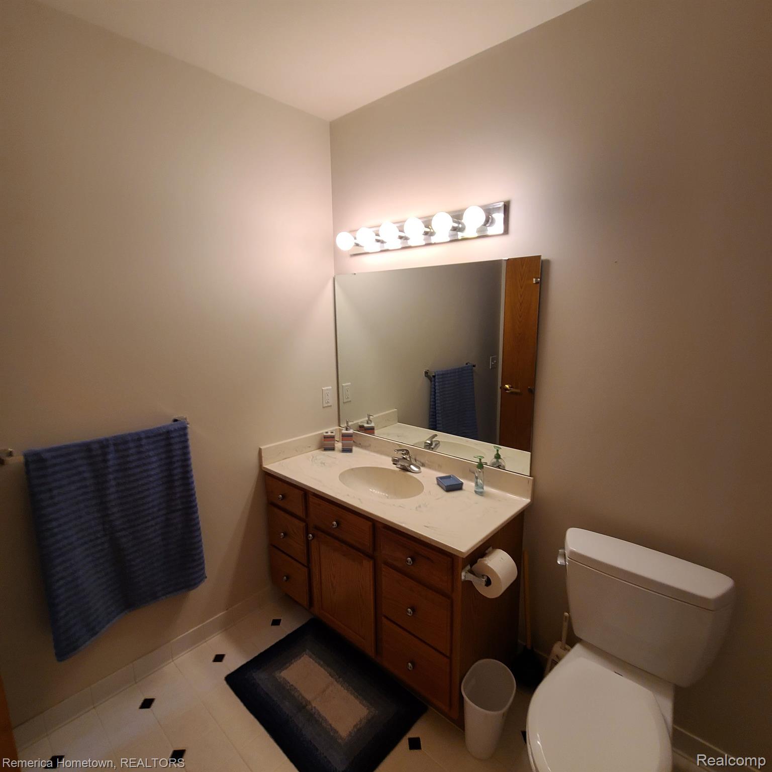 700 HEATHERIDGE Court
