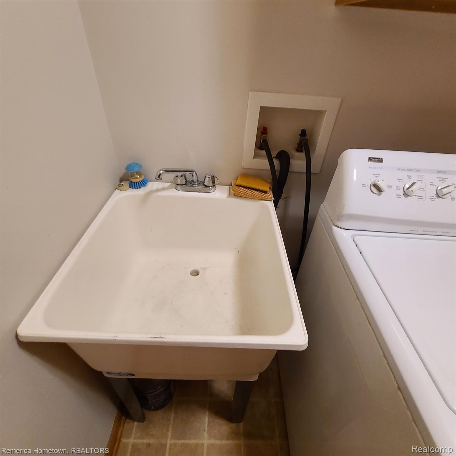 700 HEATHERIDGE Court