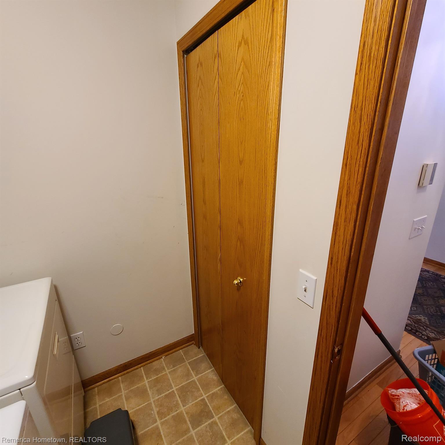700 HEATHERIDGE Court