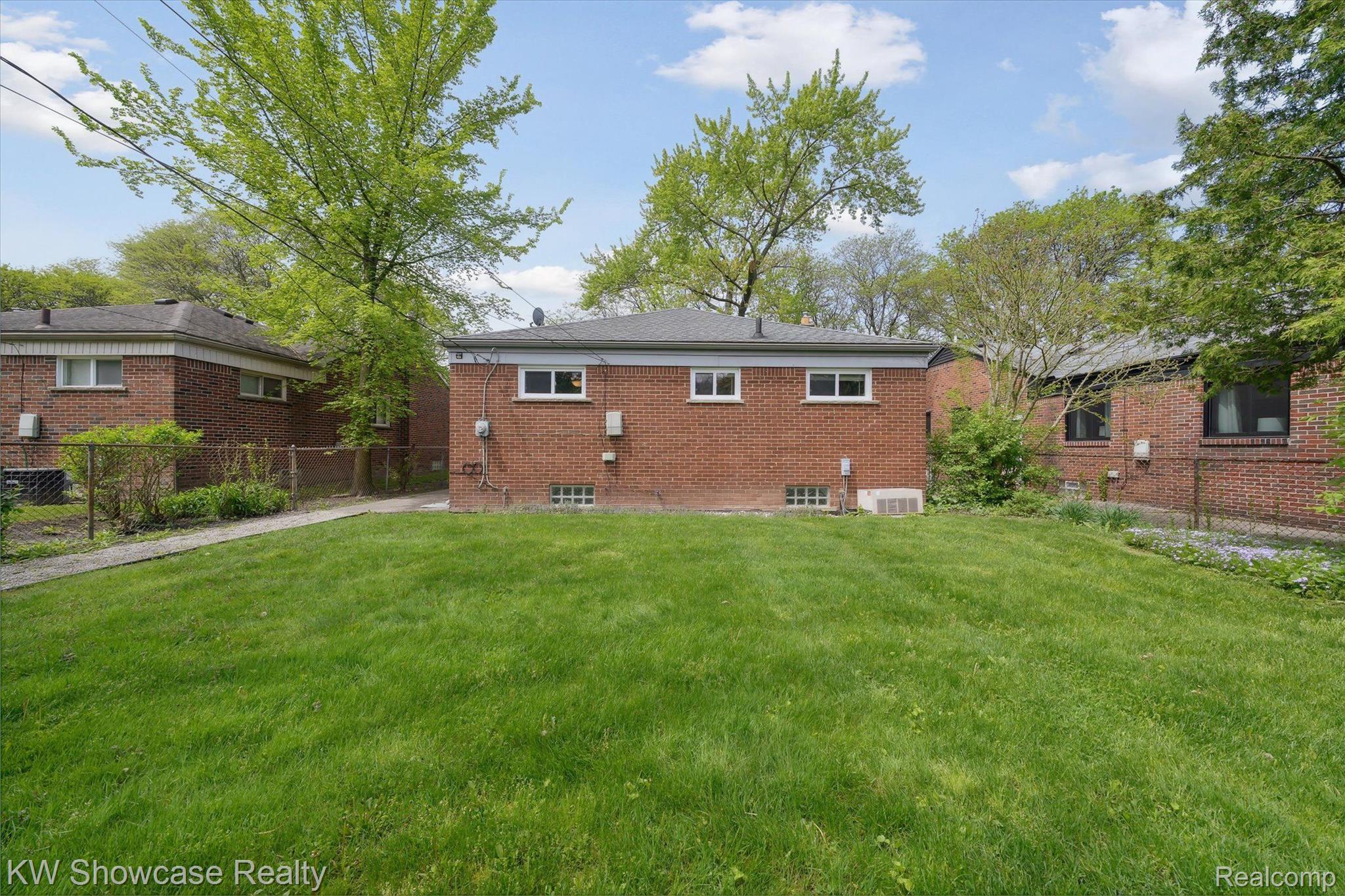 24658 ROANOKE Avenue