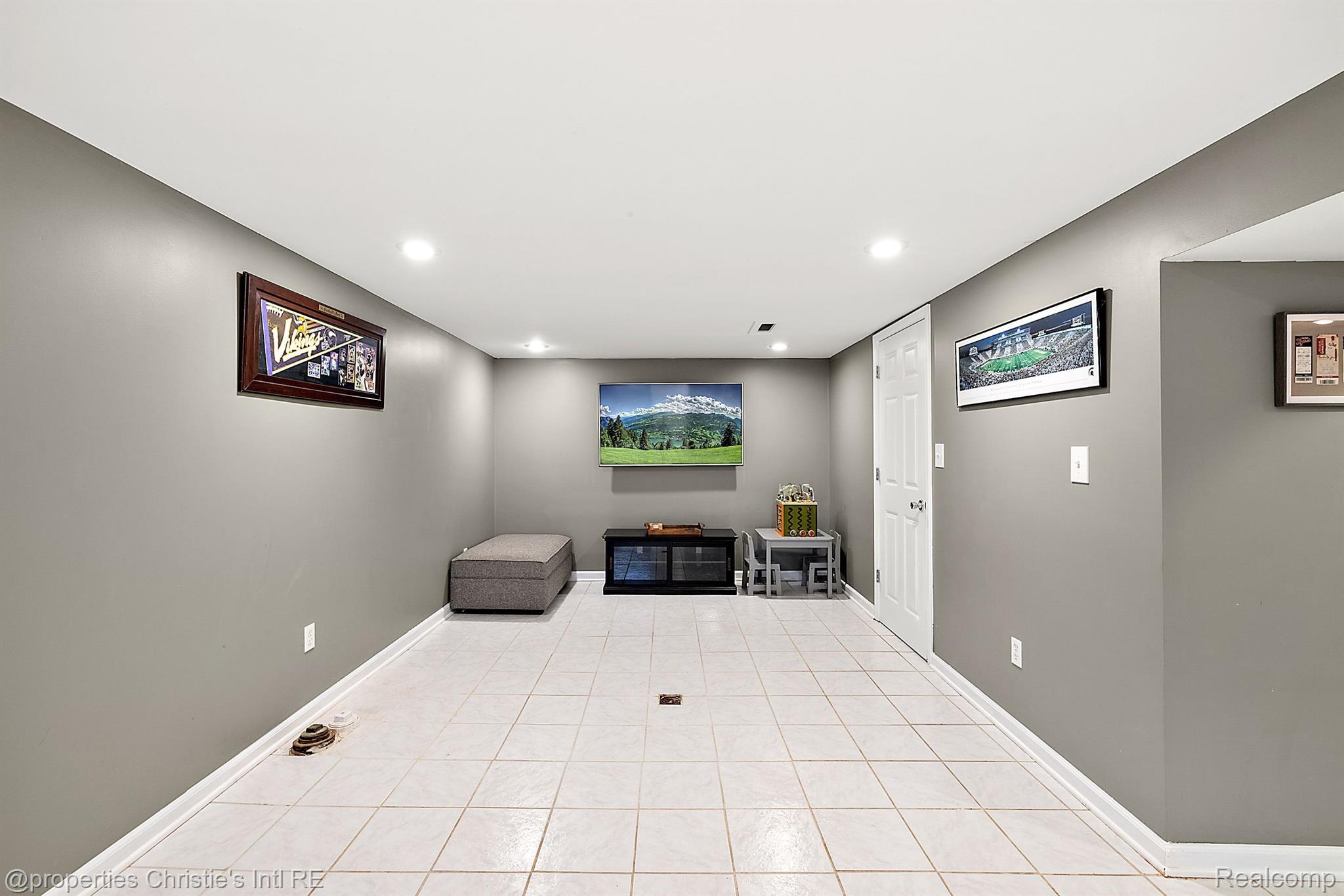 8748 HAMILTON EAST Drive