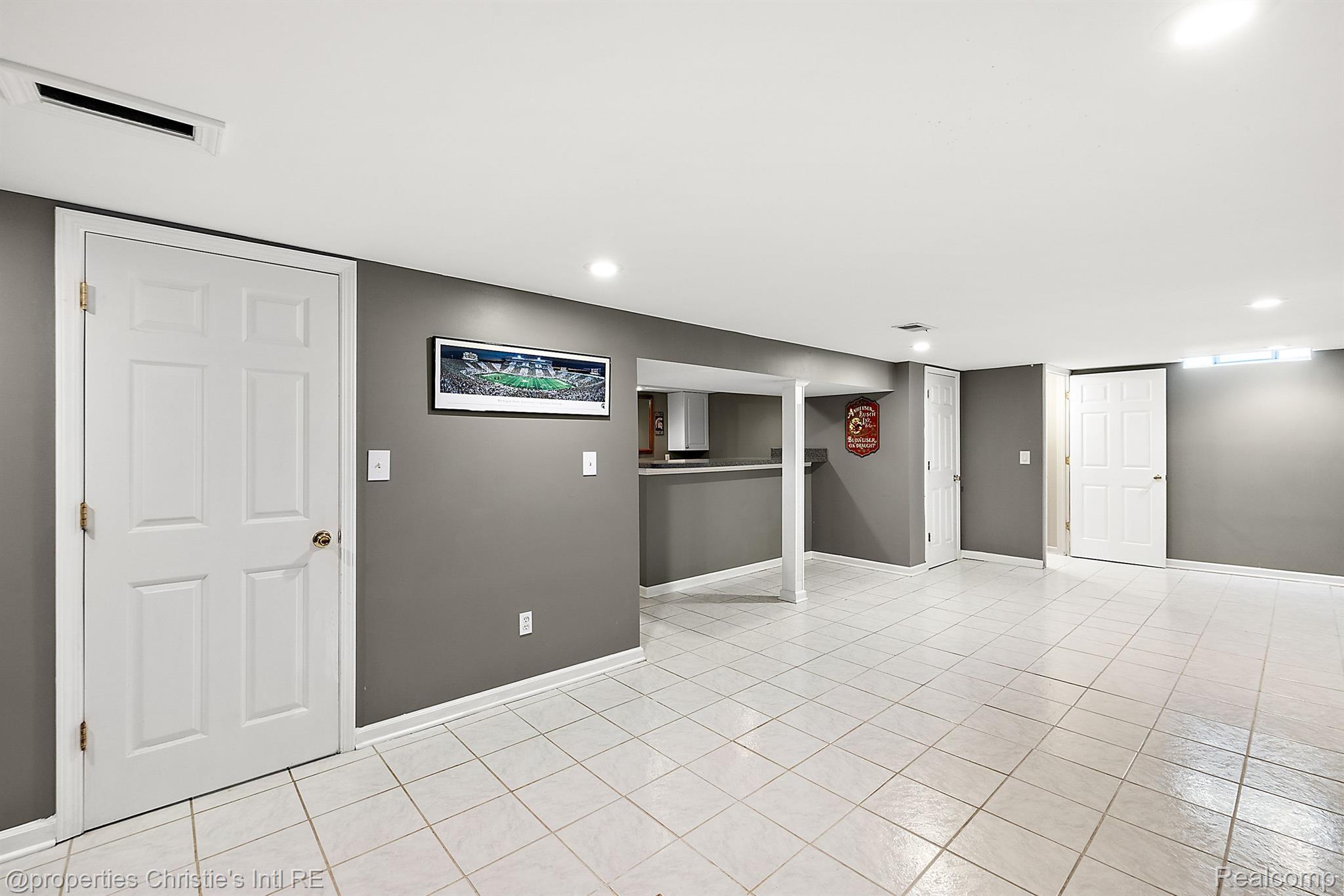 8748 HAMILTON EAST Drive