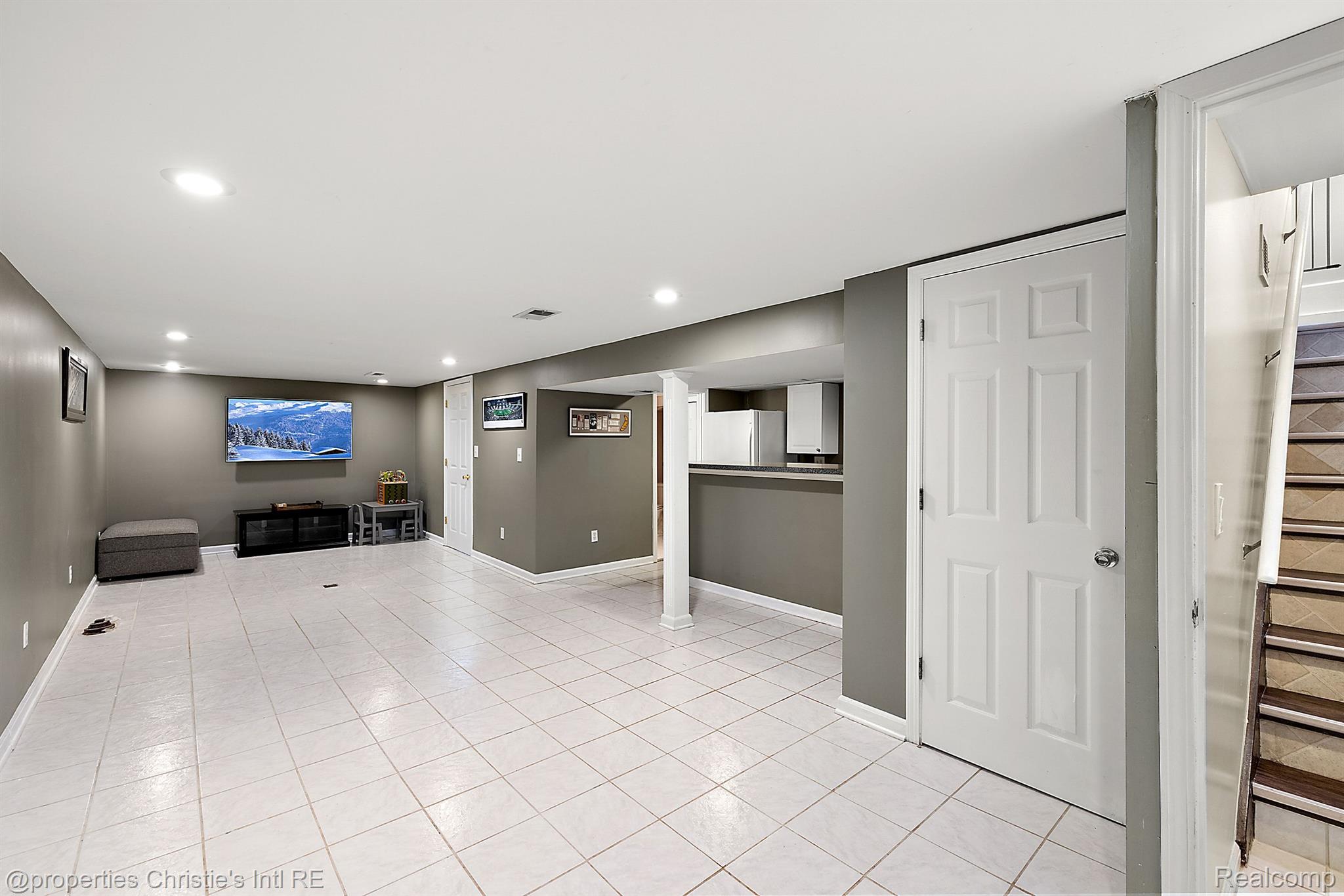 8748 HAMILTON EAST Drive