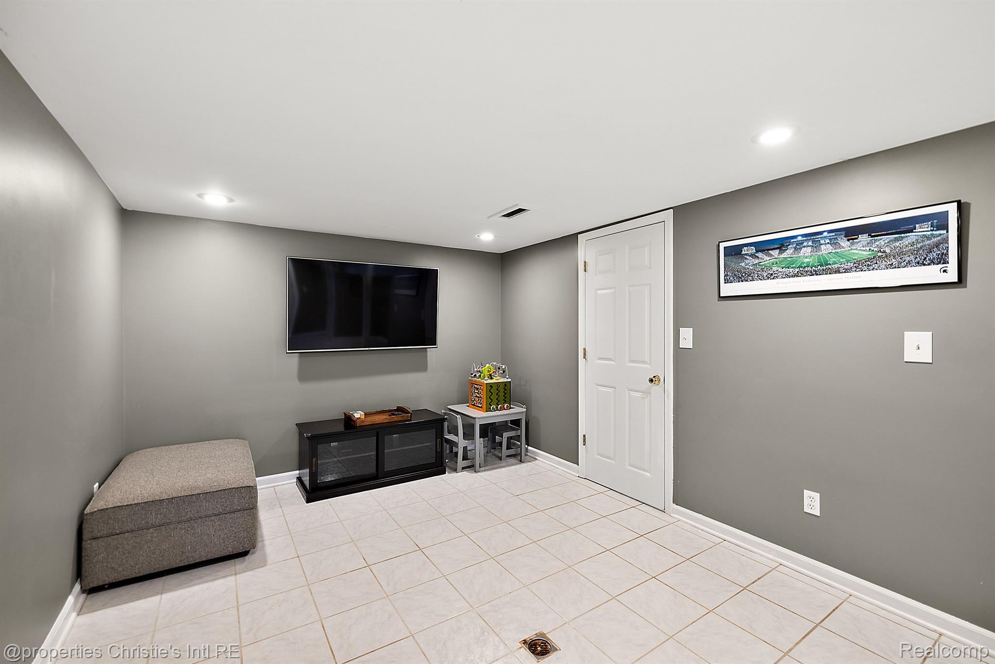 8748 HAMILTON EAST Drive