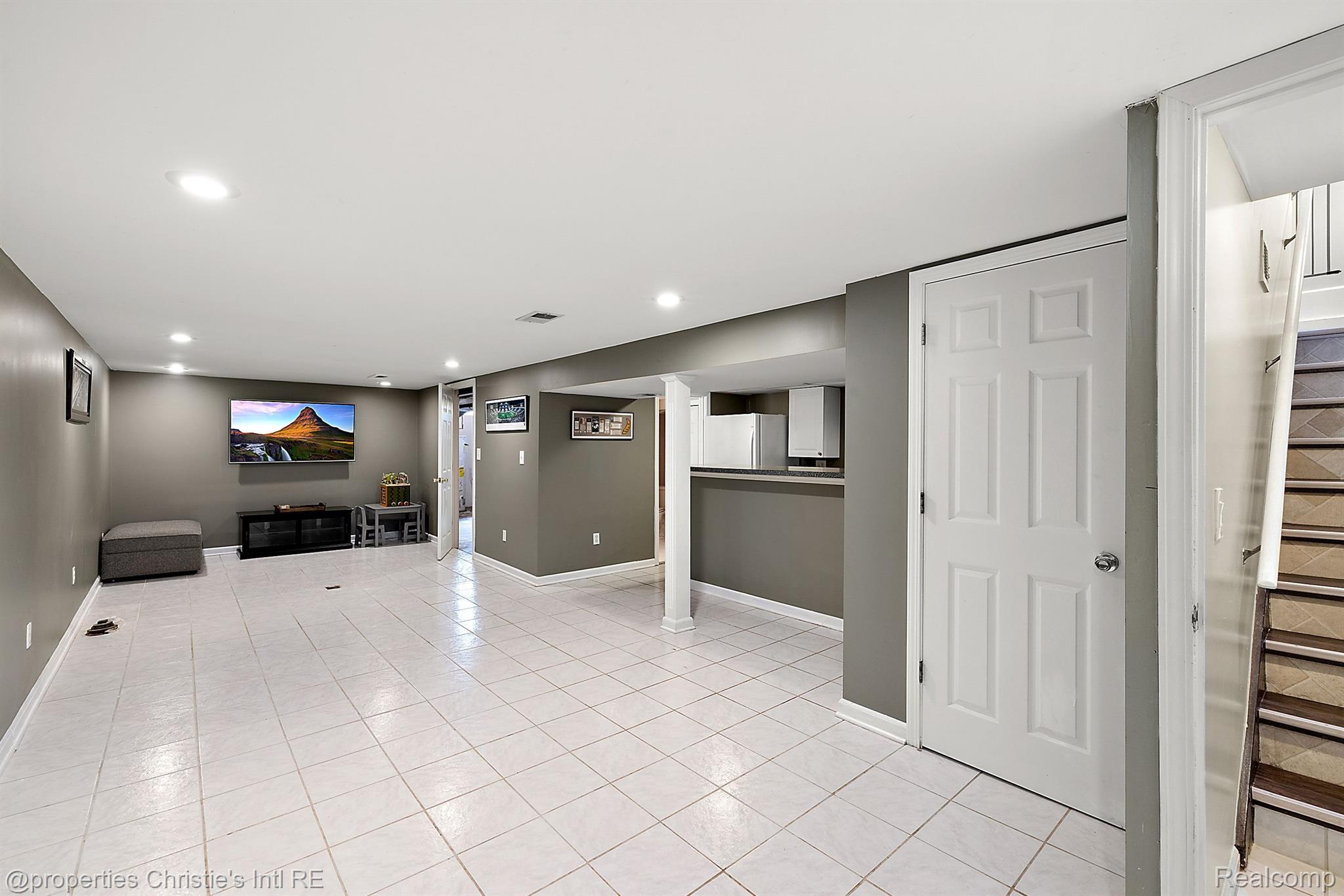 8748 HAMILTON EAST Drive