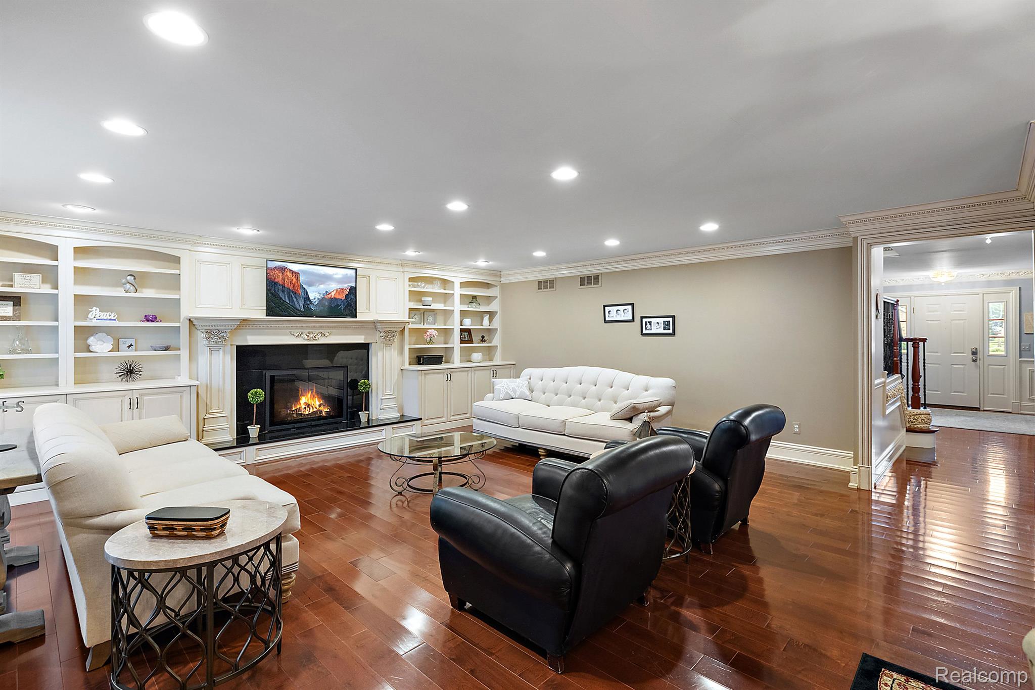 565 SNOWMASS Drive