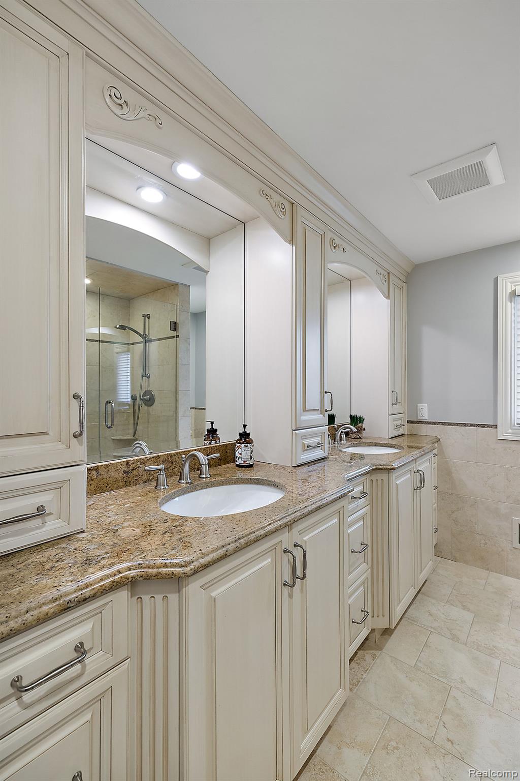 565 SNOWMASS Drive
